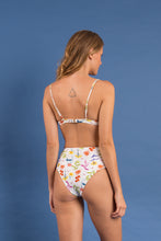 Load image into Gallery viewer, Image 15: Rio De Sol Ensemble Set Countryside Kyra Hotpants
