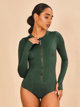Load image into Gallery viewer, Model Front: Uv Line Une Pièce Swimsuit Macae Green Cactus Upf50+
