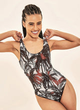 Load image into Gallery viewer, Model Front: Uv Line Une Pièce Swimsuit Coqueiros Bege Upf50+
