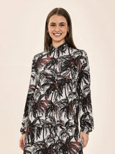 Load image into Gallery viewer, Model Front: Uv Line Chemise Shirt Vitoria Coqueiros Upf50+
