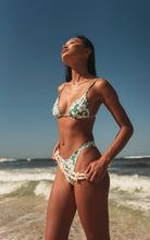 Load image into Gallery viewer, Image 09: Wednesday In Hawaii By Rio De Sol Haut Top Pua-Valley Ana
