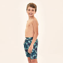 Load image into Gallery viewer, Image 02: Uv Line Maillot De Bain Garçon Shorts Aqua Hibiscus Kids Upf50+
