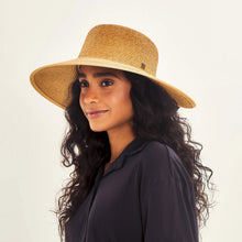 Load image into Gallery viewer, Image 02: Uv Line Chapeau Souple/Capeline Hat Santorini Imp Fem Wheat Upf50+
