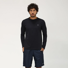 Load image into Gallery viewer, Model Front: Uv Line T-Shirt Longsleeve Uvpro Preto
