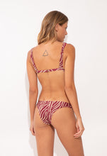 Load image into Gallery viewer, Model Back: Rio De Sol Haut Top Dune Hera

