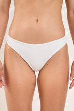 Load image into Gallery viewer, Gallery: Rio De Sol Bas Bottom Sand-White Essential-Comfy
