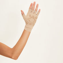 Load image into Gallery viewer, Image 04: Uv Line Gants Meduim Gloves Long Fingerss Uni Beige Upf50+
