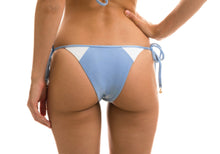 Load image into Gallery viewer, Model Back: Rio De Sol Bas Bottom Garoa White Tri
