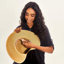Load image into Gallery viewer, Image 05: Uv Line Chapeau Souple/Capeline Hat Santorini Imp Fem Wheat Upf50+
