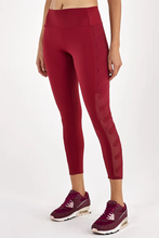 Load image into Gallery viewer, Model Front: Alto Giro Fitness Bas Legging Hyper Bordado Lateral Vermelho Power
