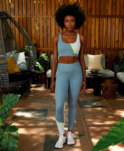 Load image into Gallery viewer, Image 04: Alto Giro Fitness Bas Legging Hyper Recorte Diagonal Cinza Wind
