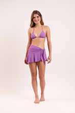 Load image into Gallery viewer, Model Front: Rio De Sol Jupe De Page Bio-Floreira Mini Skirt
