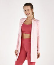 Load image into Gallery viewer, Model Front: Alto Giro Fitness Haut Cardigan Rib Santorini Rosa Respire
