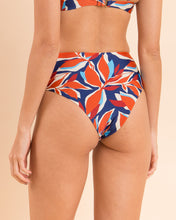 Load image into Gallery viewer, Image 11: Rio De Sol Bas Bottom Leaves Hotpants
