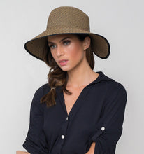 Load image into Gallery viewer, Model Front: Uv Line Chapeau Souple/Capeline Hat Santorini Imp Fem Mescla Upf50+
