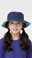 Load image into Gallery viewer, Model Front: Uv Line Chapeau Souple/Capeline Hat California Inf Navy Blue Lagoa Upf50+
