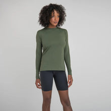 Load image into Gallery viewer, Image 02: Uv Line T-Shirt Longsleeve Uvpro Fem Verde Militar Upf50+
