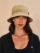 Load image into Gallery viewer, Model Front: Uv Line Bob Cap-Ferrat Linho Upf50+
