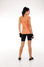 Load image into Gallery viewer, Model Back: Alto Giro Fitness Bas Bermuda Supplex Meia Coxa Preto
