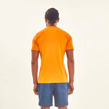 Load image into Gallery viewer, Model Back: Uv Line T-Shirt Pour Homme T-Shirt Sport Fit Orange Upf50+
