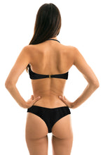 Load image into Gallery viewer, Model Back: Rio De Sol Haut Top Preto Bandeau-Pli
