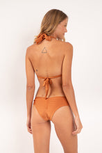 Load image into Gallery viewer, Model Back: Rio De Sol Ensemble Set Shimmer-Nocciola Mel
