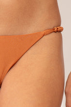 Load image into Gallery viewer, Image 04: Rio De Sol Ensemble Set Shimmer-Nocciola Tri-Fixo-Noa Cheeky-Noa
