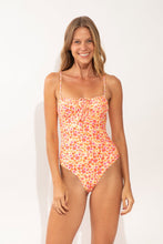 Load image into Gallery viewer, Model Front: Rio De Sol Une Pièce Ditsy-Butter Julia
