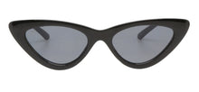 Load image into Gallery viewer, Model Front: Iyu Lunettes De Soleil Sigrid Noir
