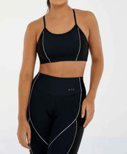 Load image into Gallery viewer, Model Front: Alto Giro Fitness Haut Top Hyper Recortes Atlanta Preto
