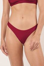 Load image into Gallery viewer, Gallery: Rio De Sol Bas Bottom Touch-Carmim Essential
