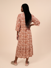 Load image into Gallery viewer, Model Back: Uv Line Chemise Long Shirtdress Tie Dye Pitanga Upf50+
