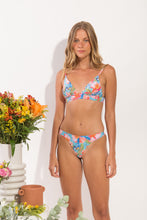 Load image into Gallery viewer, Model Front: Rio De Sol Ensemble Set Zinnia Tri-Cos Nice-Fio
