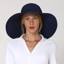 Load image into Gallery viewer, Model Front: Uv Line Chapeau Souple/Capeline Beverly Hills Marinho Upf50+
