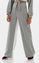 Load image into Gallery viewer, Model Front: Alto Giro Fitness Bas Calca Bicolore Pantalona Cinza

