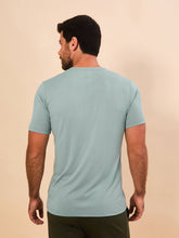 Load image into Gallery viewer, Model Back: Uv Line T-Shirt Pour Homme T-Shirt New Fit Masc Verde Agua Upf50+
