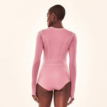 Load image into Gallery viewer, Model Back: Uv Line Une Pièce Swimsuit Macae Malva Upf50+
