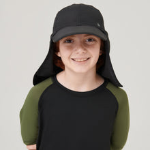Load image into Gallery viewer, Model Front: Uv Line Casquette Cap Legionario Teens Inf Black Upf50+
