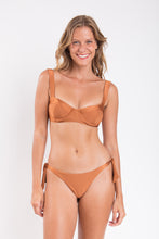 Load image into Gallery viewer, Model Front: Rio De Sol Bas Bottom Nocciola Italy
