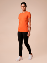 Load image into Gallery viewer, Model Front: Uv Line Haut De Plage T-Shirt Uvpro Fem Pitanga Upf50+
