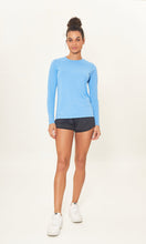 Load image into Gallery viewer, Model Front: Uv Line T-Shirt Camiseta Uv X Pro Ml Azul Claro Upf50+
