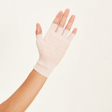 Load image into Gallery viewer, Model Back: Uv Line Gants Short Glove Anti-Aging Beige Upf50+
