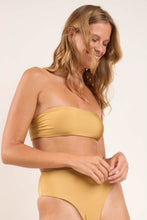 Load image into Gallery viewer, Image 07: Rio De Sol Bas Bottom Fluity-Dourado Hotpants
