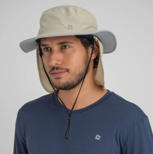Load image into Gallery viewer, Model Front: Uv Line Chapeau Legionnaire Chapeu Kansas Nac Areia/Cinza
