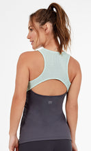 Load image into Gallery viewer, Model Back: Alto Giro Fitness Haut Regata Skin Fit Recorte Frente
