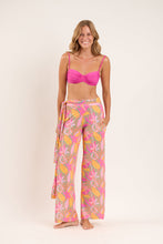 Load image into Gallery viewer, Model Front: Rio De Sol Pantalon De Plage Lyla Pants Knot
