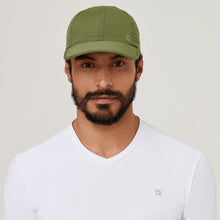Load image into Gallery viewer, Model Front: Uv Line Casquette Cap Uv Pro Masc Green Militar Upf50+
