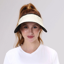 Load image into Gallery viewer, Model Front: Uv Line Visière Visor Bali Fem Sand Black Upf50+
