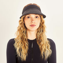 Load image into Gallery viewer, Model Front: Uv Line Visière Visor Brunei Preto Upf50+
