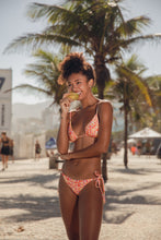 Load image into Gallery viewer, Image 06: Rio De Sol Haut Top Ditsy-Butter Lia
